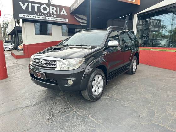 TOYOTA HILUX SW4 3.0 SRV 4X4 7 LUGARES 16V TURBO INTERCOOLER DIESEL 4P AUTOMÁTICO
